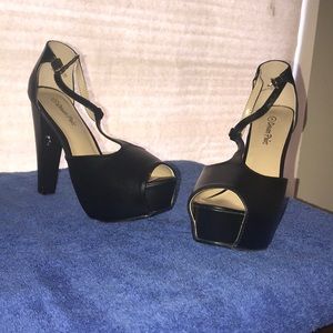 Peep toe platform heel